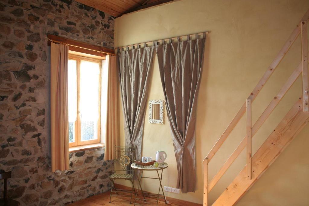 Chambres D'Hotes La Cime Beaujolaise Poule-les-Echarmeaux Luaran gambar