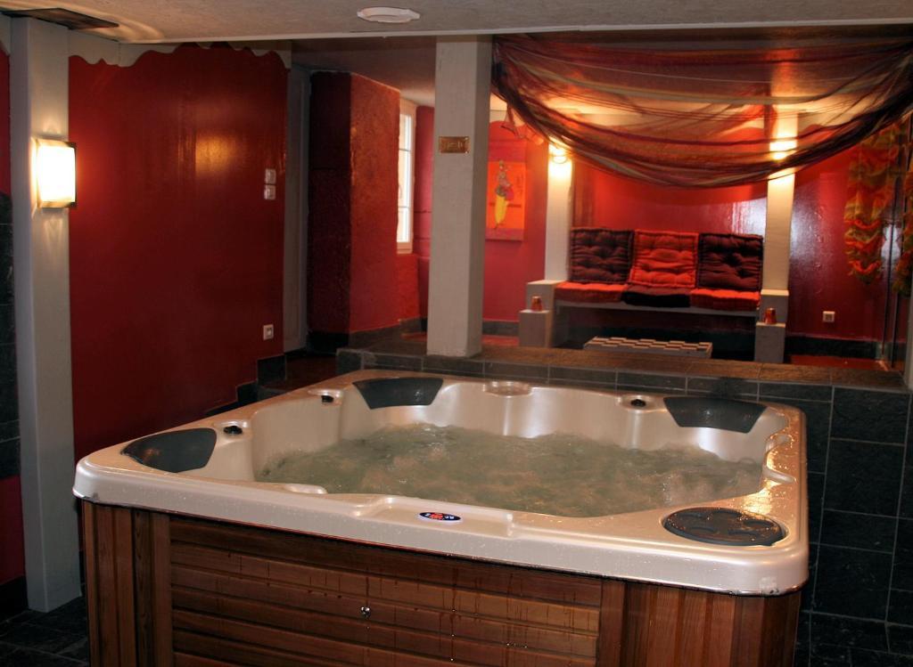 Chambres D'Hotes La Cime Beaujolaise Poule-les-Echarmeaux Luaran gambar