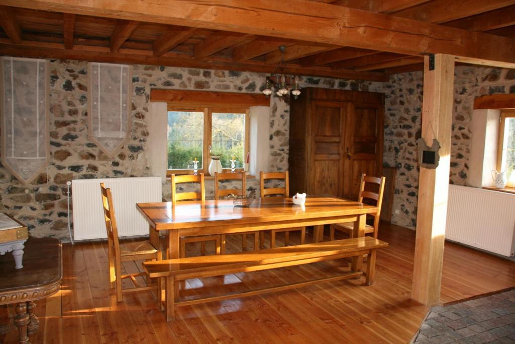 Chambres D'Hotes La Cime Beaujolaise Poule-les-Echarmeaux Luaran gambar