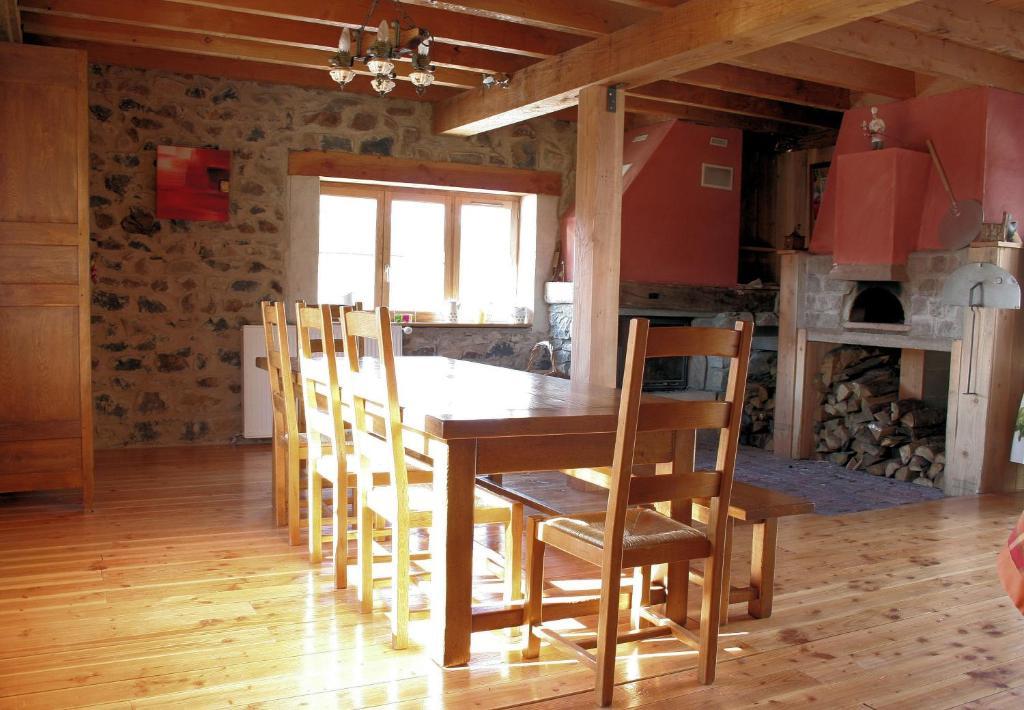 Chambres D'Hotes La Cime Beaujolaise Poule-les-Echarmeaux Luaran gambar